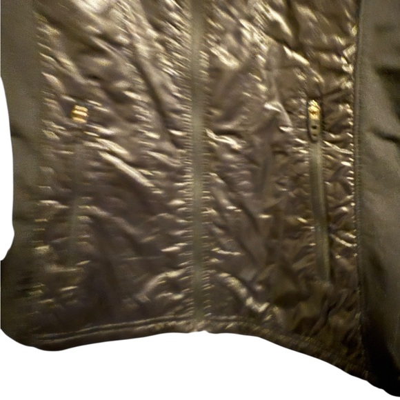 The North Face Women's Black Ski Jacket in great condtions. Soft, lightweight - Picture 11 of 16